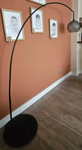 Lámpara de pie arco Ikea negra