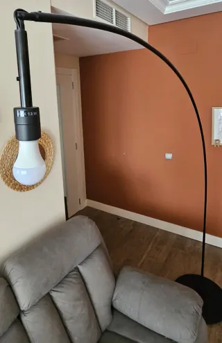 Lámpara de pie arco Ikea negra