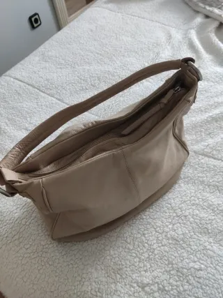 Bolso de piel beige