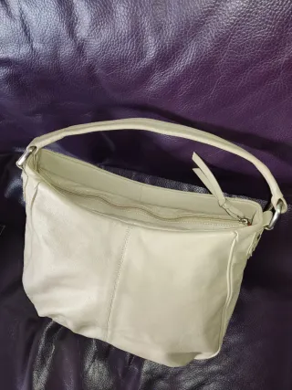 Bolso de piel beige