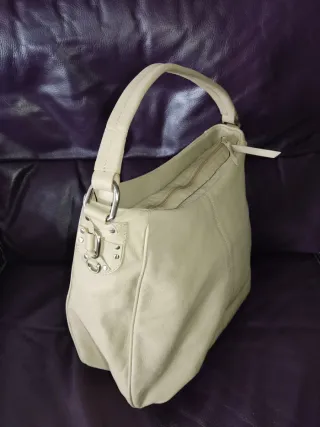 Bolso de piel beige