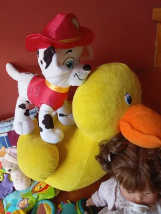 Lote de peluches y muñecos