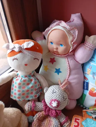 Lote de peluches y muñecos