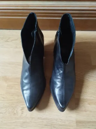 Botines de piel negros