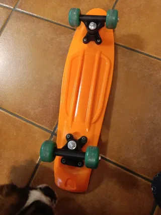 Monopatín naranja para niños