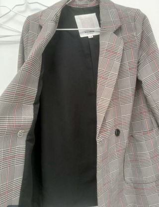 Blazer cuadros Pull&Bear gris y rojo