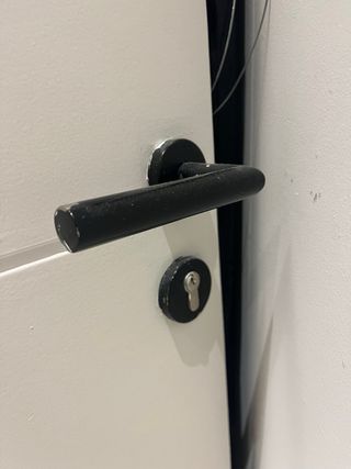 Puerta blanca moderna