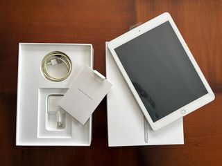 iPad 6th Gen Wi-Fi Blanco