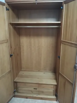 Conjunto de habitación de madera buena.