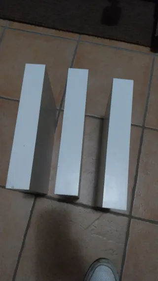 Estanterías LACK de Ikea (3 unidades).