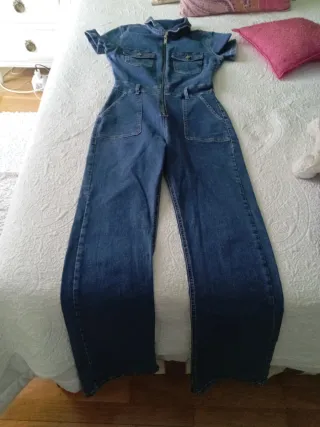 Mono vaquero Pull and Bear Talla L. pequeña