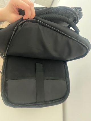 Mochila de viaje negra con USB