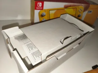 Caja Nintendo Switch Lite Amarilla