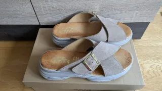 Sandalias plataforma baja estilo deportivo