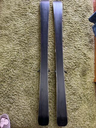 Esquís y bastones (funda incluida)