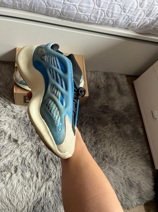 Adidas Yeezy 700 v3 Azul