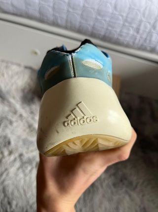 Adidas Yeezy 700 v3 Azul