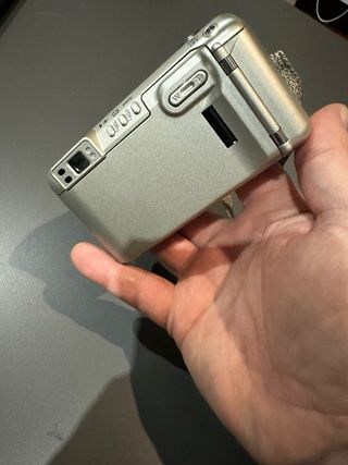 Cámara Minolta Riva Zoom 160 Date