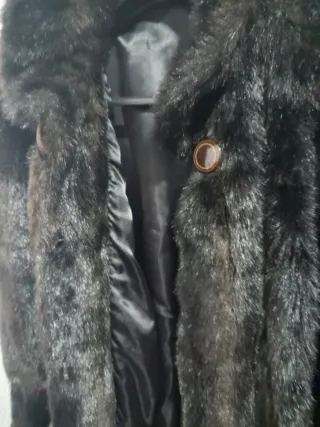 Abrigo pelo sintético negro