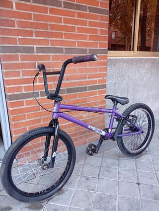 Bicicleta BMX Morada
