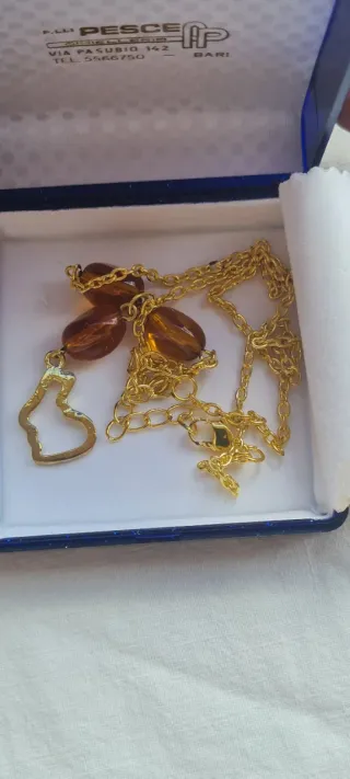 Collana con ciondolo lettera A e zirconi