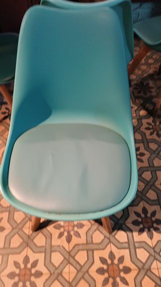 Mesas de madera y sillas para restaurante