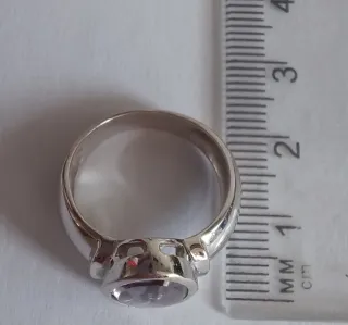 Anillo Oro Blanco 18K Piedra Morada Top