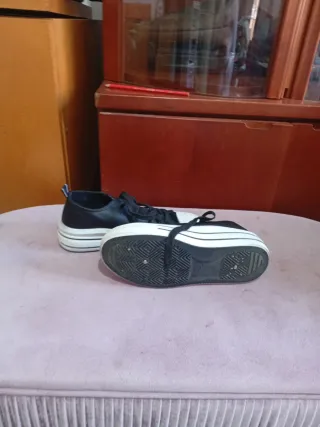 Zapatilla XFootwear Talla 36 Negra y Blanca