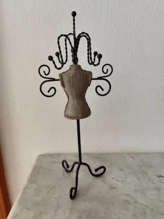 Joyero antiguo hierro busto mármol.