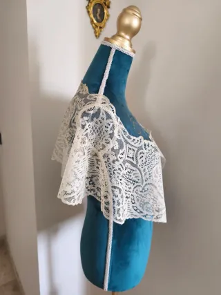 Cuello de encaje antiguo.