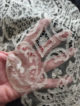 Cuello de encaje antiguo.