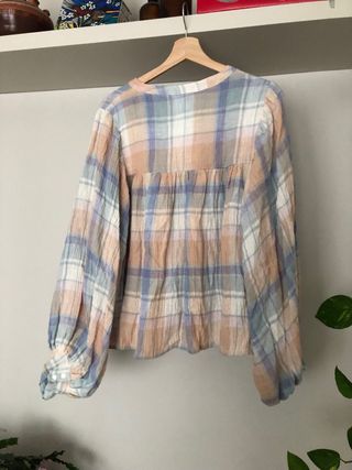 Blusa Auka lino pastel mangas abullonadas
