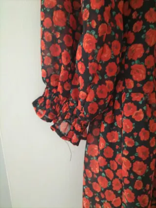 Vestido Bershka estampado floral talla XS