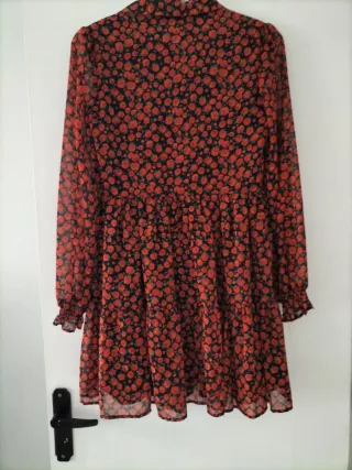 Vestido Bershka estampado floral talla XS