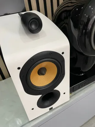 Altavoces Bowers & Wilkins DM 705 S1 Blancos