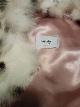 Abrigo de piel sin estrenar, de alta costura.