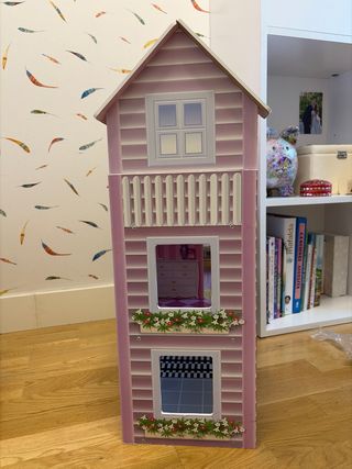 Casita de muñecas de madera rosa