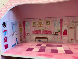 Casita de muñecas de madera rosa
