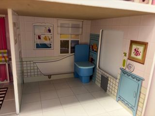 Casita de muñecas de madera rosa