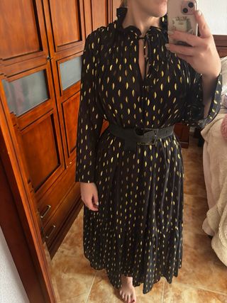 Vestido negro con estampado dorado