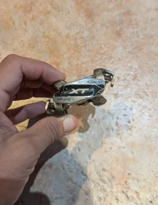 Pedal Izquierdo Shimano XT