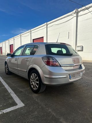 Opel Astra 1.6 Enjoy Easytronic
