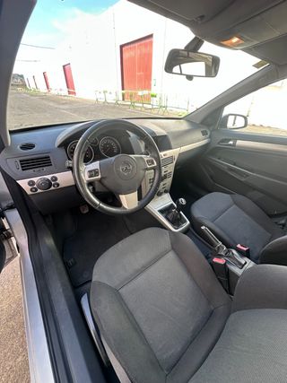 Opel Astra 1.6 Enjoy Easytronic