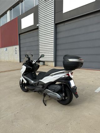 Kawasaki J300 ABS Maxi Scooter