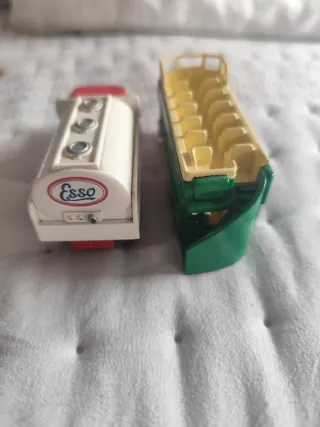 Lote 2 vehículos transporte 3x8cm