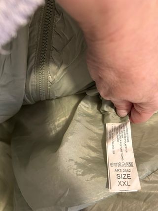 Parka verde clarito con capucha