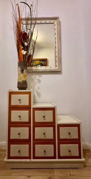 Conjunto recibidor espejo y jarrón