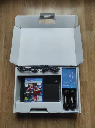 PS4 CON 2 MANDOS Y 11 JUEGOS