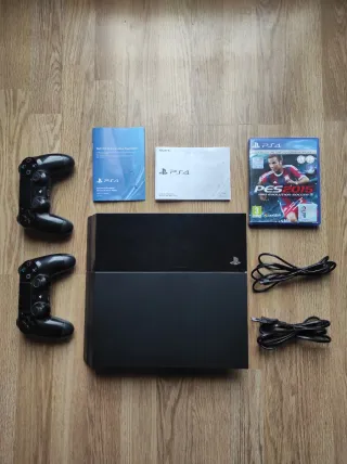 PS4 CON 2 MANDOS Y 11 JUEGOS