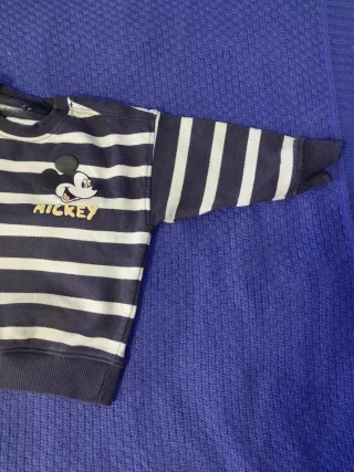 Conjunto pantalón y sudadera de Lefties talla 9-12